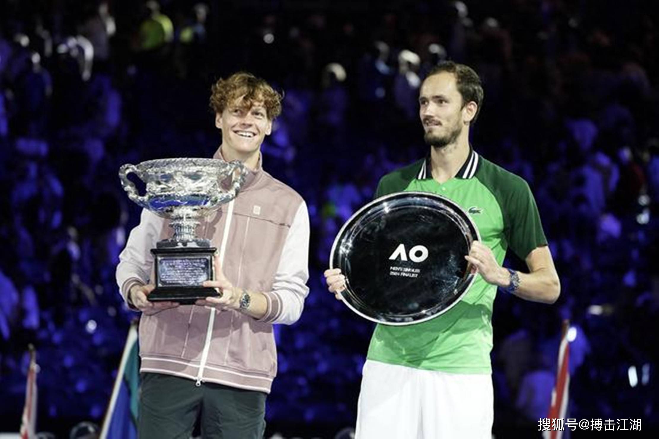 包含英国网球队鏖战美国网球队，纳达尔关键制胜的词条