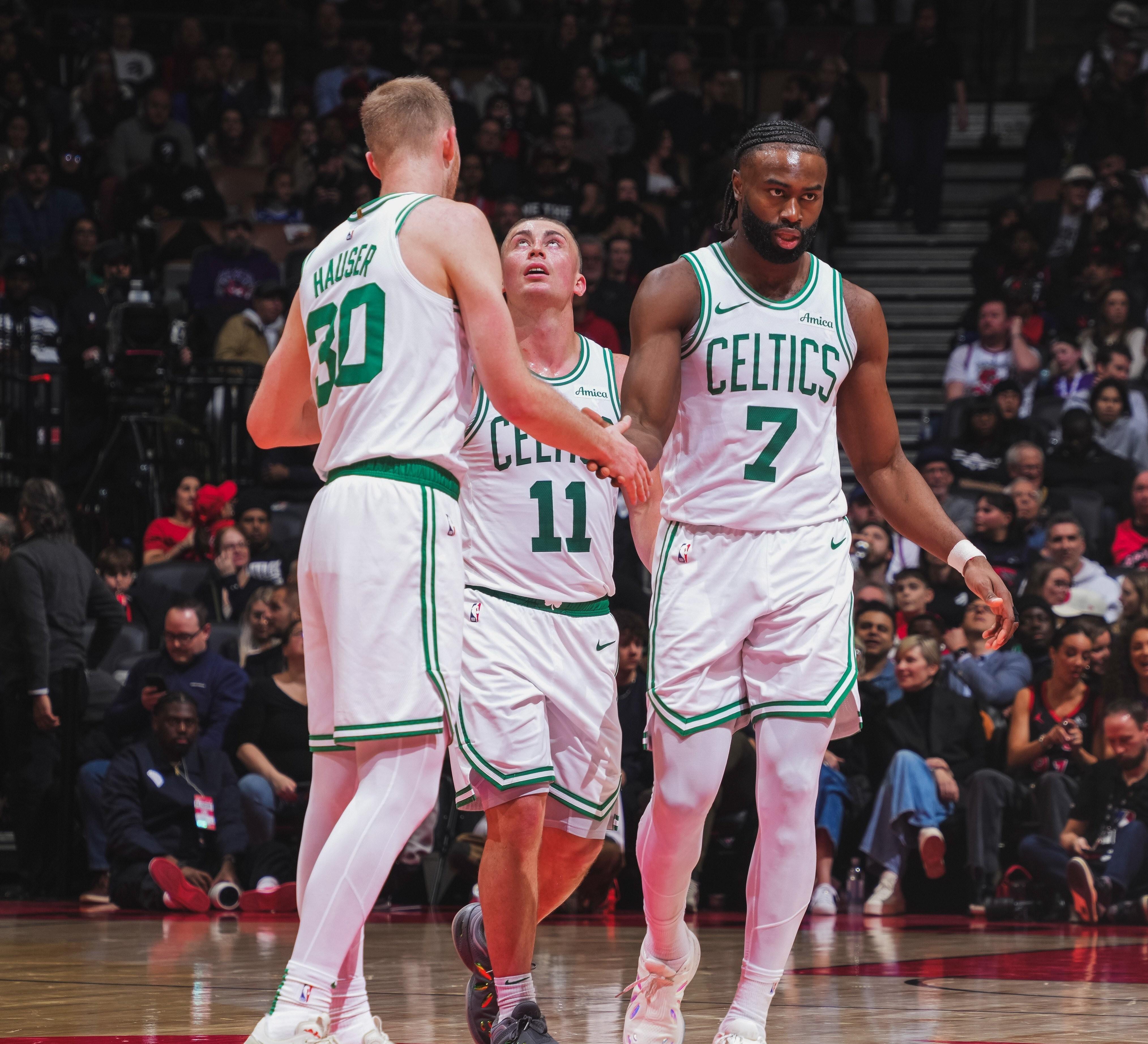 尼克斯获胜在望，表现出色的团队合作的简单介绍