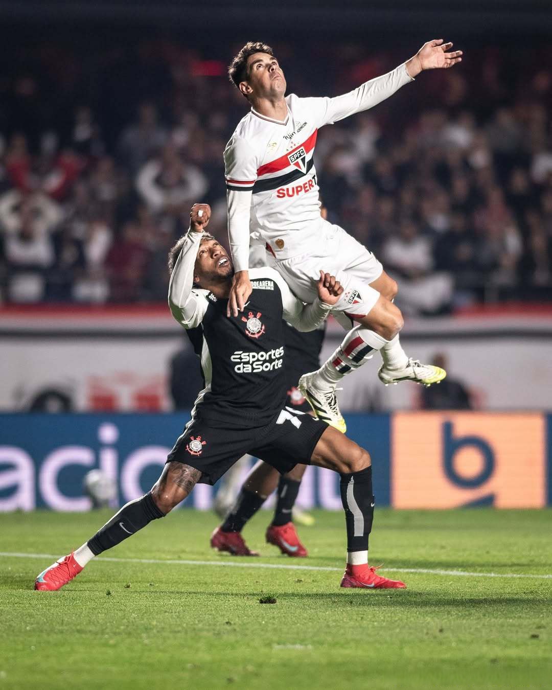 胜败瞬间：欧洲实力派球队角逐最终胜利