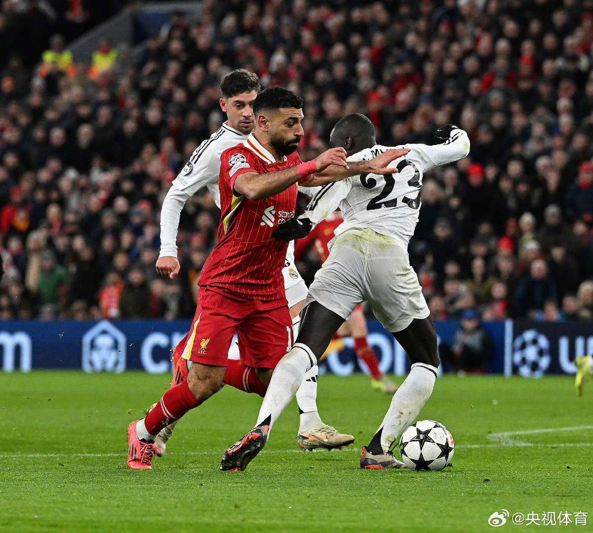 关于利物浦客场逼平埃弗顿，阻止联赛两连败的信息
