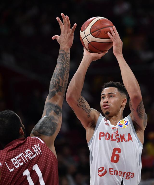 波兰继续领跑A组,斯维亚科夫斯基大放光彩 波兰继续领跑A组,斯维亚科夫斯基大放光彩