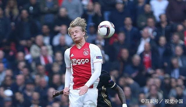 阿贾克斯遭遇困境，晋级前景堪忧