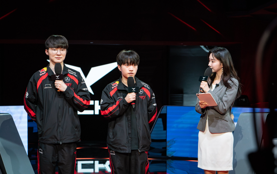 包含锁定季后赛晋级名额，谁能一举夺冠登上巅峰？的词条