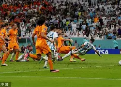 赫拉克利斯对阵韦斯卡，双方你争我夺