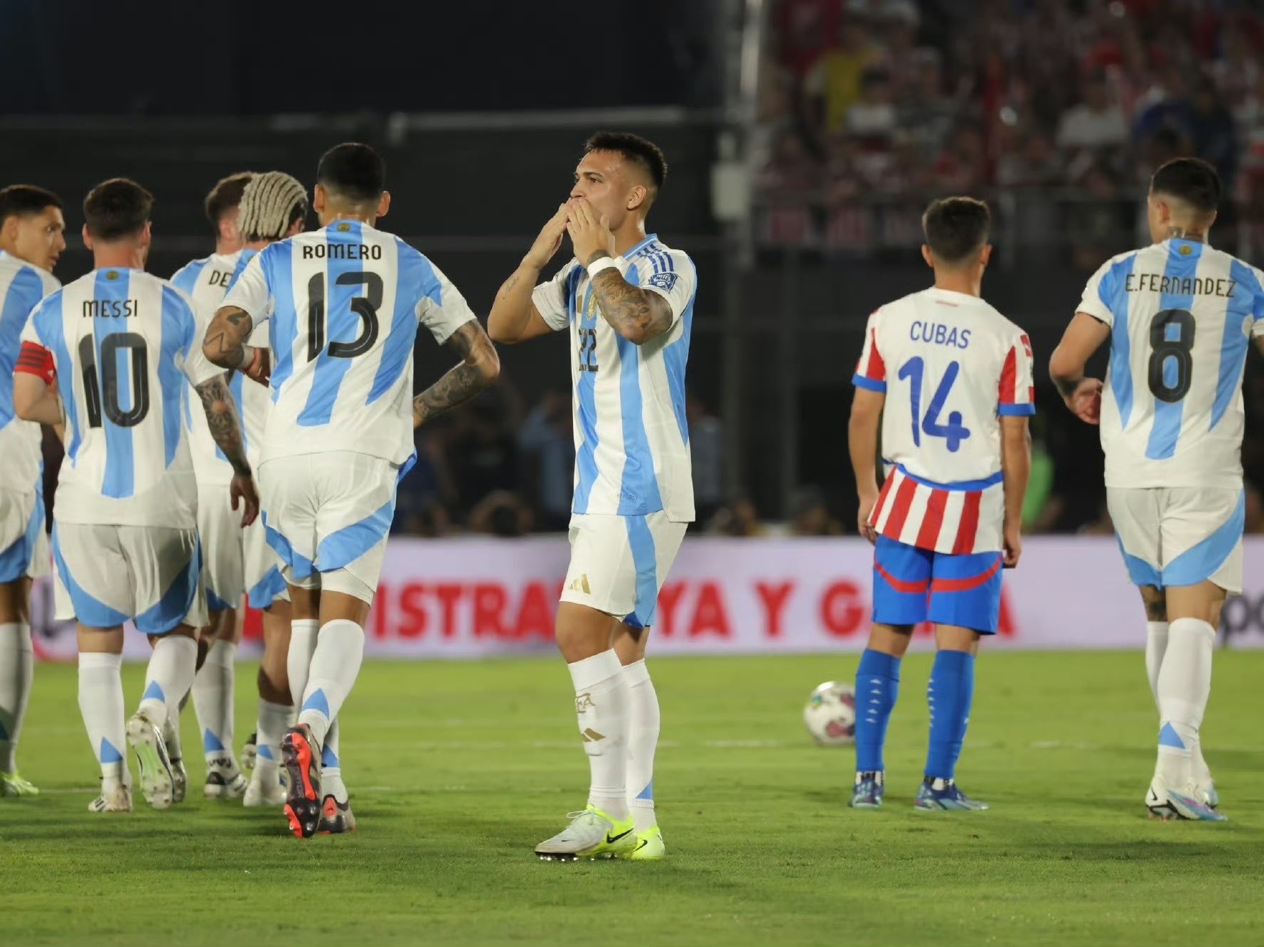 关于意大利血洗阿根廷，阿奎罗制霸全场的信息