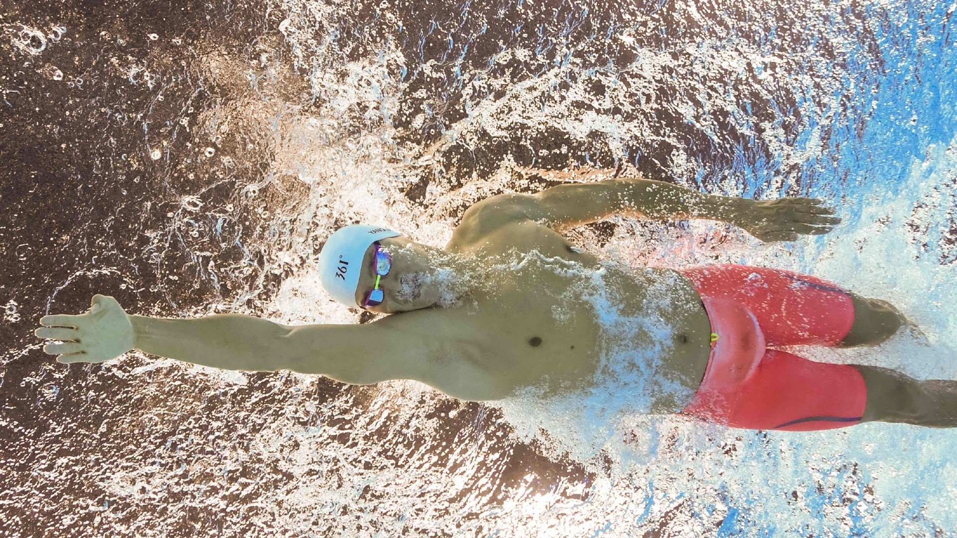 米切尔关键回合不手软,广东队火力压制掘金