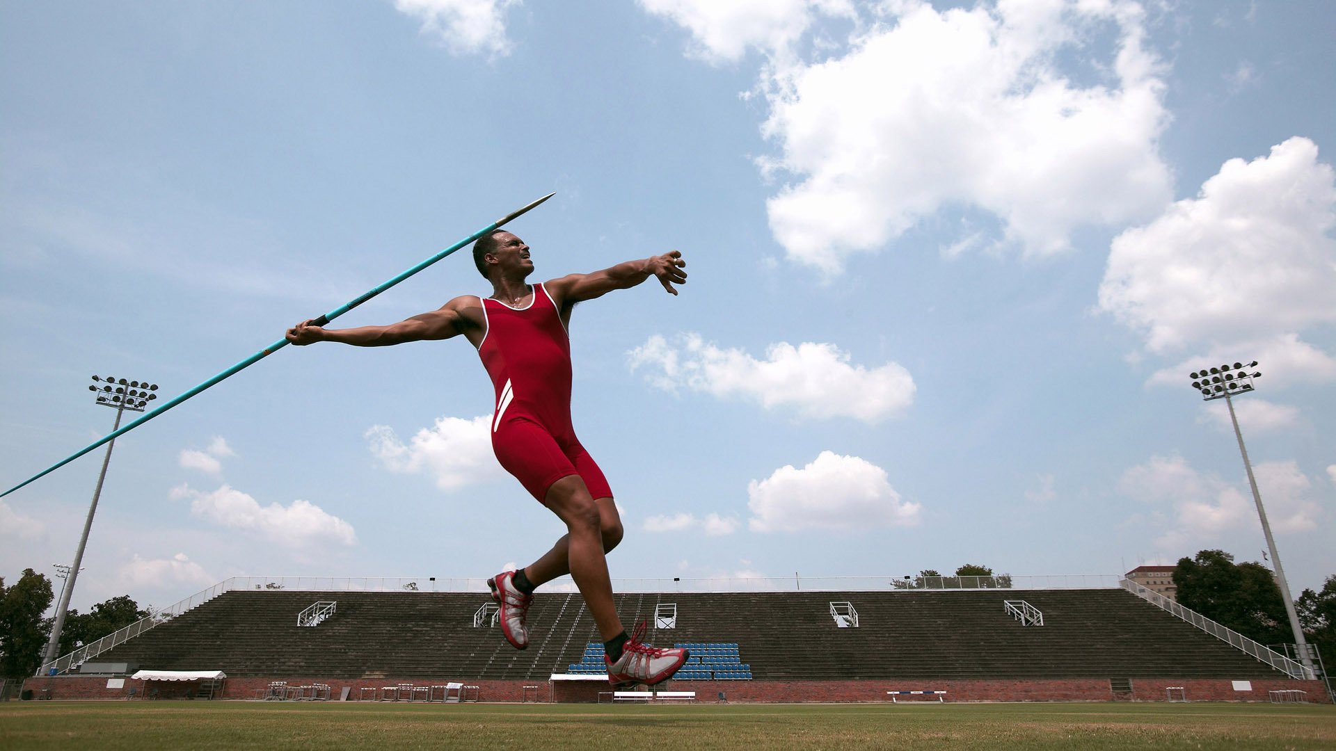绿茵场与硬木地板的交响,当西甲德比点燃战火,灰熊在波士顿写下新章