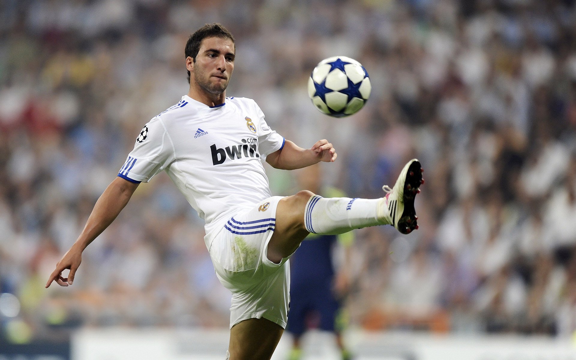 红牛二队逆袭之夜，力克哈斯，勒克莱尔惊艳四座书写F1新篇章